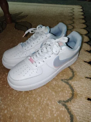 الحذاء جديد غير مستعمل