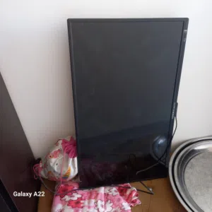 شاشه مكسورة للبيع بسعر مغري