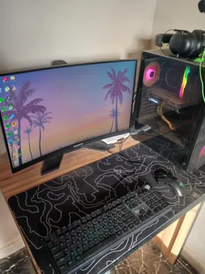 تجميعة pc للبيع بي كامل ملحقاتها