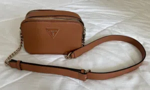 Guess Noelle Crossbody Camera Bag - شنطة جيس
