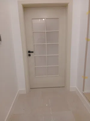فني الابواب اللوح