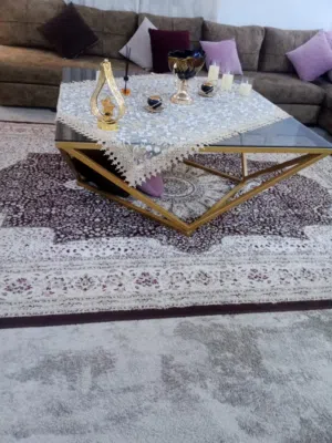 طاولات للبيع