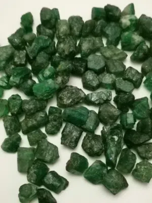 زمرد اخضر طبيعي اصلي الكميه محدودهEmereald