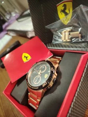 ساعة فيرزاتشي فخمة وجميلة