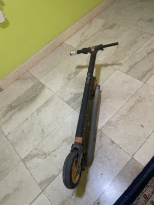 سكوتر kugoo s1 دفع خلفي بطاريته جديده سعة البطاريه 7400 ملي امبير  قابل للتفاوض