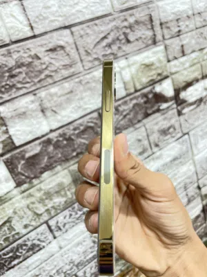 ايفون 12 pro للبيع أول للبدل على احدث