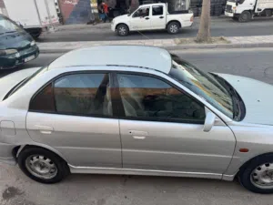 متسوبيشي لانسر موديل 1998 لون سلفر 5 مقاعد جير اتوماتيك توب ترونك