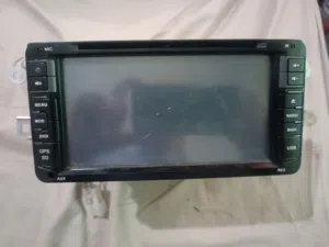 شاشة سيارة ( ليست اندرويد ) راديو مع نظام DVD ويعمل على USB و AUX