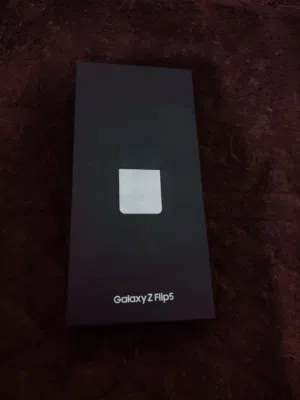 galaxy z flip 5 / 512 Gb //جهاز جلاكسي فليب 5 نسخة 512 وارد كوريا في مشكلة باللمس في الشاشة الداخلية