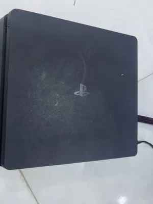 لسلام عليكم.. للبيع جهاز بلاي ستيشن 4 سليم (PS4 Slim) نظيف جداً