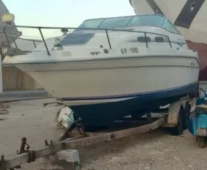 سبيد بوت امريكاني 9 متر موديل 2008- موتور Mercruiser + المقطورة الاصلي