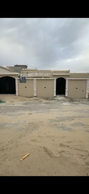 3 Bedrooms . 5+ Bathrooms . 450 m20