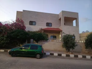 بيت طابقين