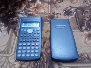 الة حاسبة CASIO fx-82MS
