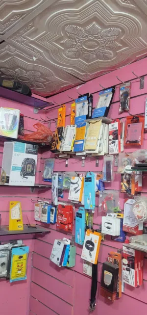 محل تلفون واكسسوارات وادوت تجميل