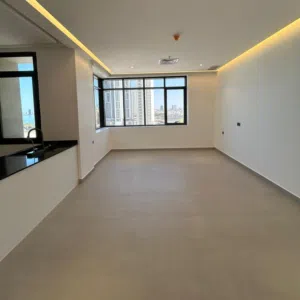 شقة بإطلالة بحرية نصف مفروشة للإيجار في ضاحية حصة المبارك