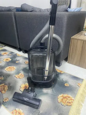 مكنسه كهربائه شكل سياره