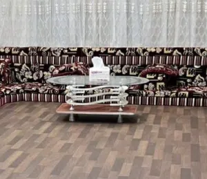 طاولة زجاج وسطية