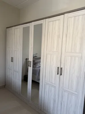 كبت بيعه مستعجله الكبت كبير مع مرايه حط سعرك و خذه بيعه مستعجله حط سعركك و خذه سريع