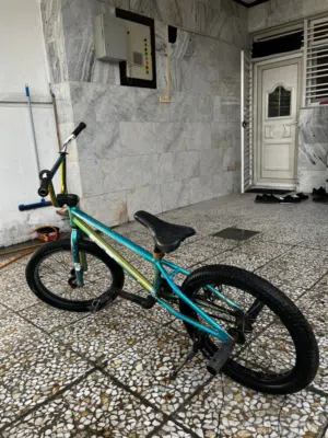بايسكل BMX للبيع سبع ألوان مستخدم