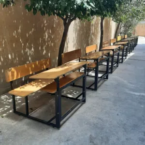 8 مقاعد مدرسية