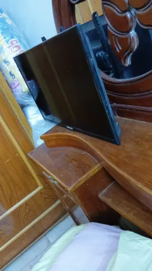 شاشة مستعملة شغالة