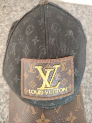 قبعه Lois viioton اسود مع بني