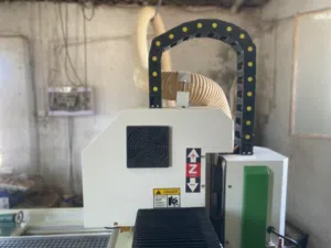 ماكينة cnc عالية الجوده والامكانيات شبه جديده