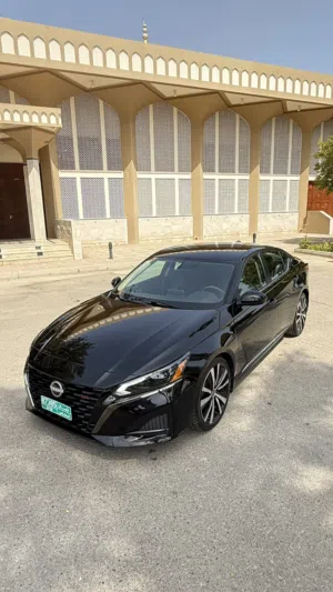 Used Nissan Altima in Al Batinah