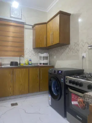شقة في العاشرة الغربي جديدة مفروشة لم تسكن من قبل