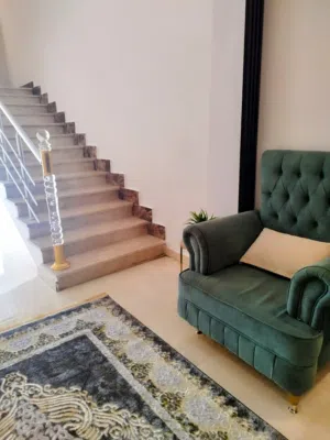 فيلا دورين مع محل تجاري للبيع