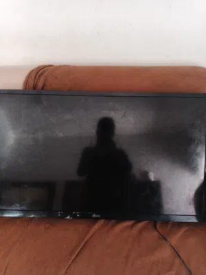 تلفزيون ايكون مستعمل للبيع لدواعي السفر ستة و ثلاثين بوصة