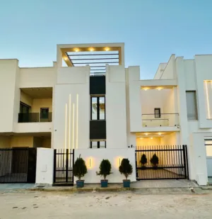 فيلا دورين وملحق مع حوض السباحة للبيع السراج متفرع من شارع البغدادي