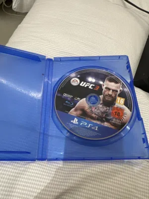 لعبه ufc بدون الكرتون شبه جديد