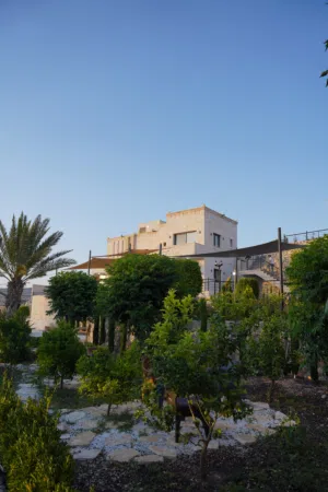 4 Bedrooms . 5+ Bathrooms . 278 m20