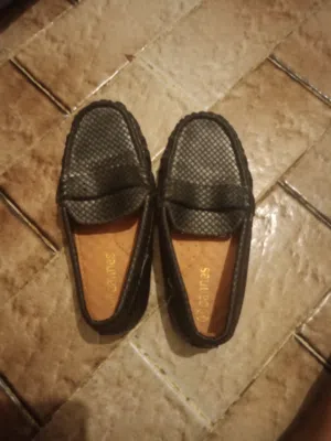 جزمة اطفال نظيفه مقاس 31 Clean children's shoes, size 35