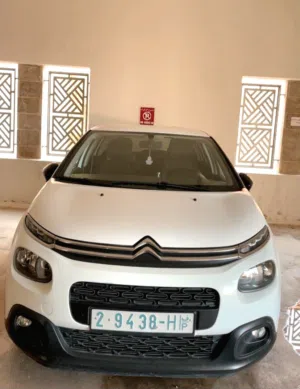 سيارة سيتروين سي 3 للبيع لون أبيض عاجي، اوتوماتيك، تأمين طويل