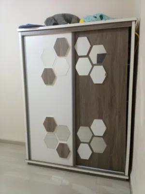 خزانة ملابس ضرفتين للبيع