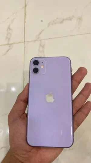 Apple iPhone 11 128 GB in Al Dakhiliya