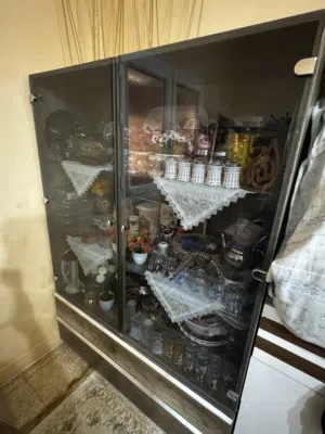 بوفيه قزاز نظيف جدا للبيع