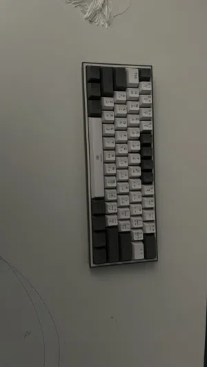 كيبورد ميكانيكي لاسلكي RGB بحالة ممتازة