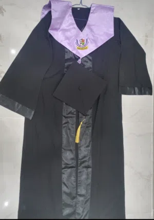 Graduation robe روب التخرج