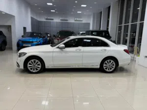Mercedes Benz C-300 2019 (White)