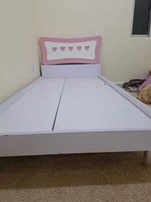 تخت بناتي للبيع