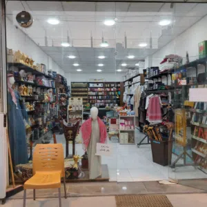محل تجاري للبيع كامل مع البضاعة
