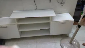 طاولة شاشة لون ابيض