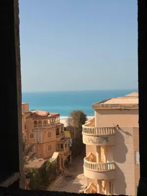 أأأأ متلك شاليهك في الساحل الشمالي – الكيلو35 في موقع مميز رابع نمرة من البحر بمقدم يبدأ من 150 الف