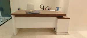 اثاث مكتبي فاخر  مستعمل نظيف جدا البيع بسبب اغلاق المكتب