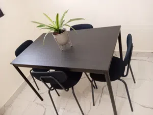 طاولة طعام إيكيا مع 4 كراسي