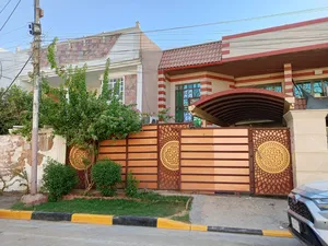 4 Bedrooms . 3 Bathrooms . 180 m20